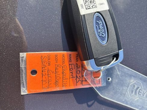 New 2025 Ford Expedition Active image 24