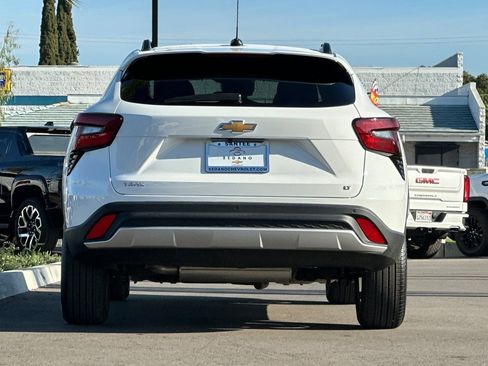 New 2026 Chevrolet Trax LT w/ Driver Confidence Package image 5