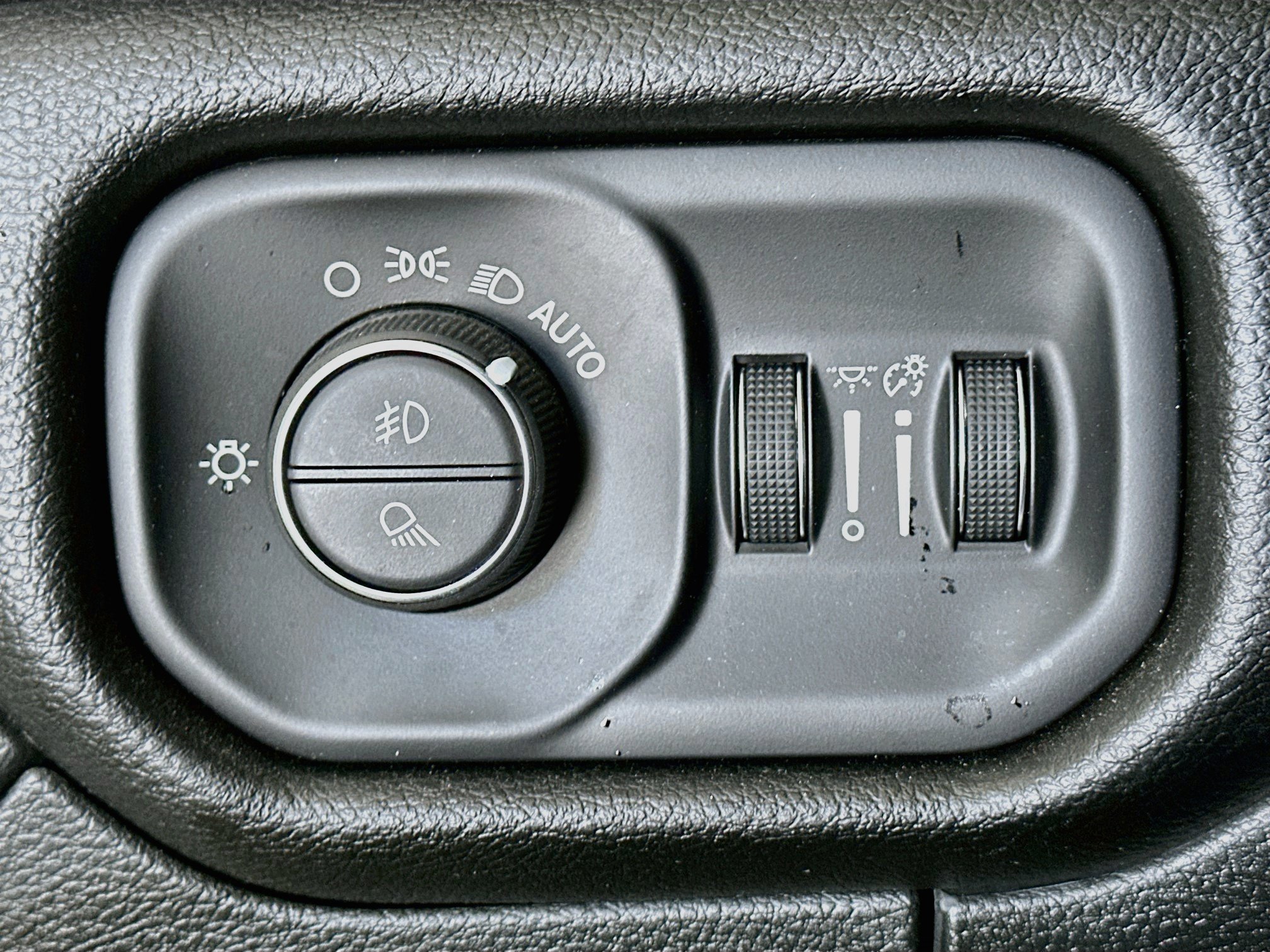 Used 2023 RAM 1500 Laramie AWD/4WD image 17