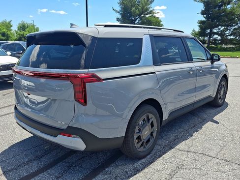 New 2026 Kia Carnival EX FWD image 3
