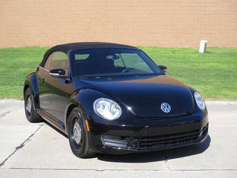 Used 2013 Volkswagen Beetle 2.5 FWD image 9