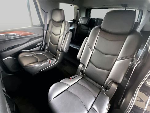 Used 2017 Cadillac Escalade Luxury AWD/4WD image 18