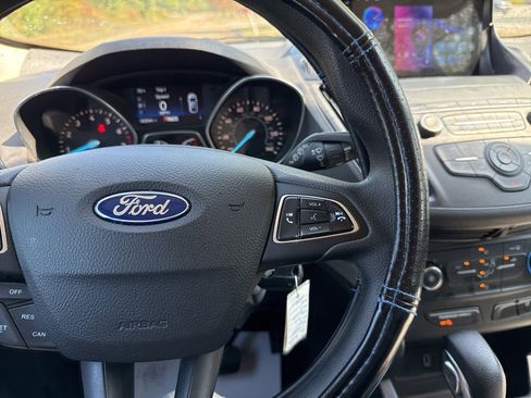 Used 2019 Ford Escape S image 18