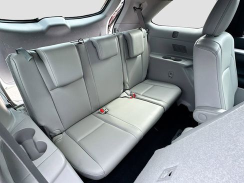 Used 2019 Toyota Highlander XLE image 26