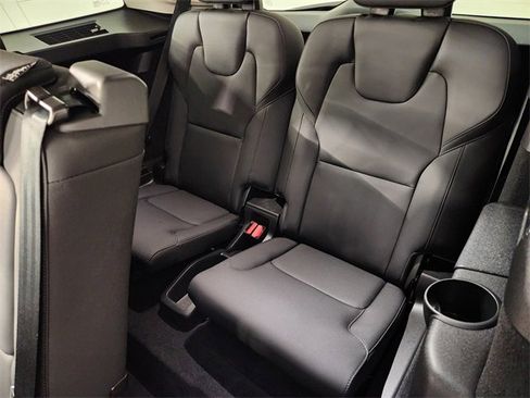 Used 2025 Volvo XC90 B5 Plus image 32