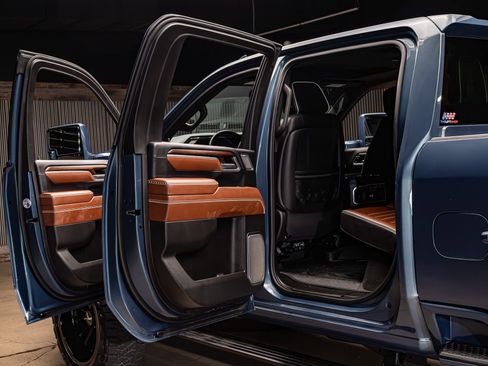 Used 2025 GMC Sierra 2500 Denali Ultimate image 29