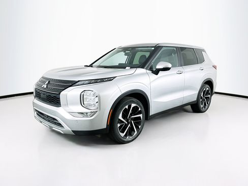 Used 2024 Mitsubishi Outlander SE FWD image 3