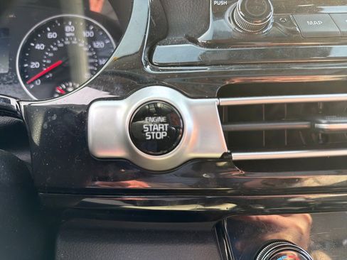 Used 2022 Kia Seltos EX image 25