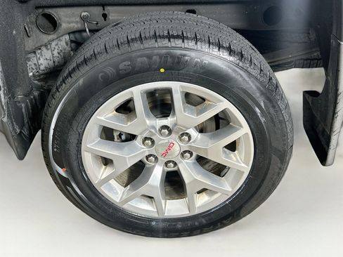 Used 2018 GMC Sierra 1500 SLT w/ SLT Premium Package AWD/4WD image 11