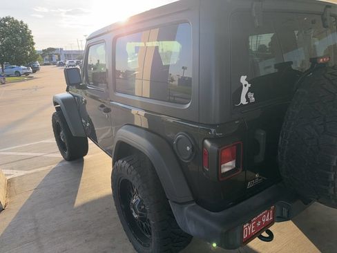 Used 2019 Jeep Wrangler Sport AWD/4WD image 7