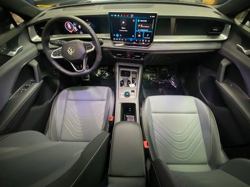New 2026 Volkswagen Tiguan SE R-Line AWD/4WD image 10