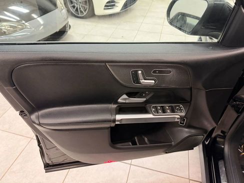 Used 2021 Mercedes-Benz GLB 250 4MATIC w/ Premium Package image 13