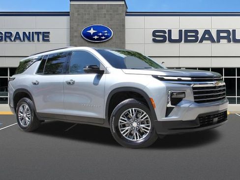 Used 2026 Chevrolet Traverse LT w/ Driver Confidence Package AWD/4WD image 3