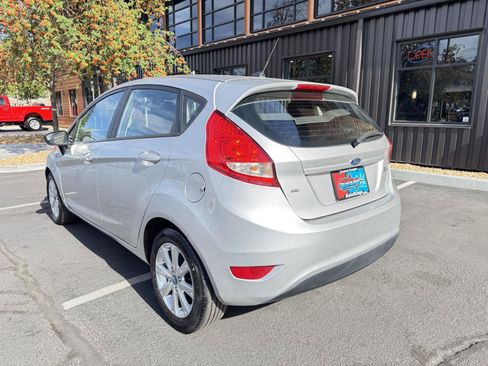 Used 2012 Ford Fiesta SE FWD image 3