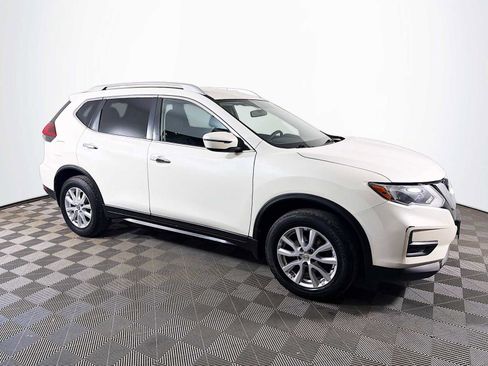 Certified 2018 Nissan Rogue SV image 3
