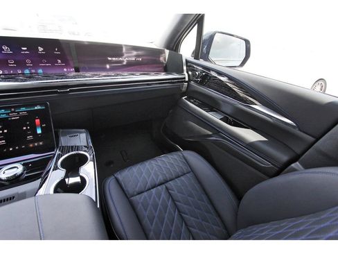 Used 2025 Cadillac Escalade IQ Sport 1 AWD/4WD image 10