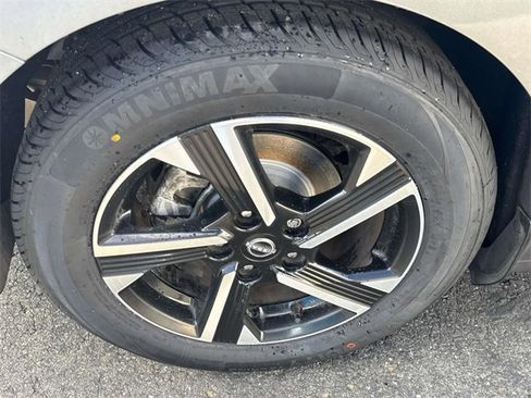 Certified 2024 Nissan Sentra SV image 30