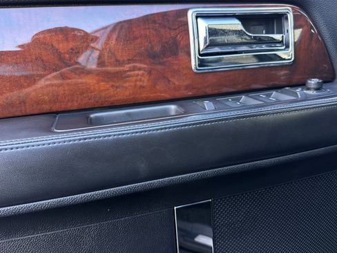 Used 2016 Lincoln Navigator Select image 10