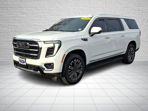 Used 2025 GMC Yukon XL Elevation image 1