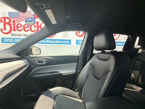 Used 2024 Jeep Compass Latitude AWD/4WD image 31