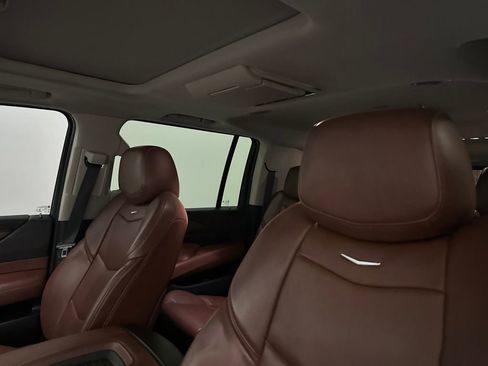 Used 2018 Cadillac Escalade ESV Premium Luxury RWD image 32