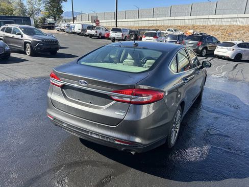 Used 2017 Ford Fusion SE w/ Fusion SE Technology Package image 14