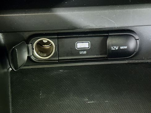 Used 2025 Kia Soul LX w/ LX Technology Package FWD image 25