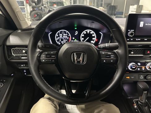 Used 2023 Honda Civic EX image 9