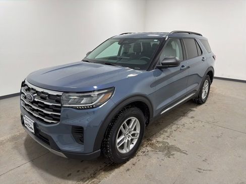 Used 2025 Ford Explorer Active image 7