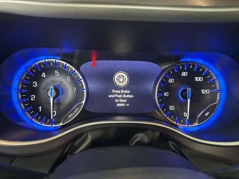 Used 2024 Chrysler Pacifica Touring-L FWD image 30