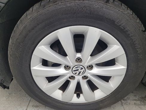 Used 2014 Volkswagen Beetle 2.5 FWD image 31