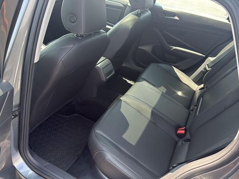 Used 2020 Volkswagen Jetta SE w/ SE Cold Weather Package FWD image 22