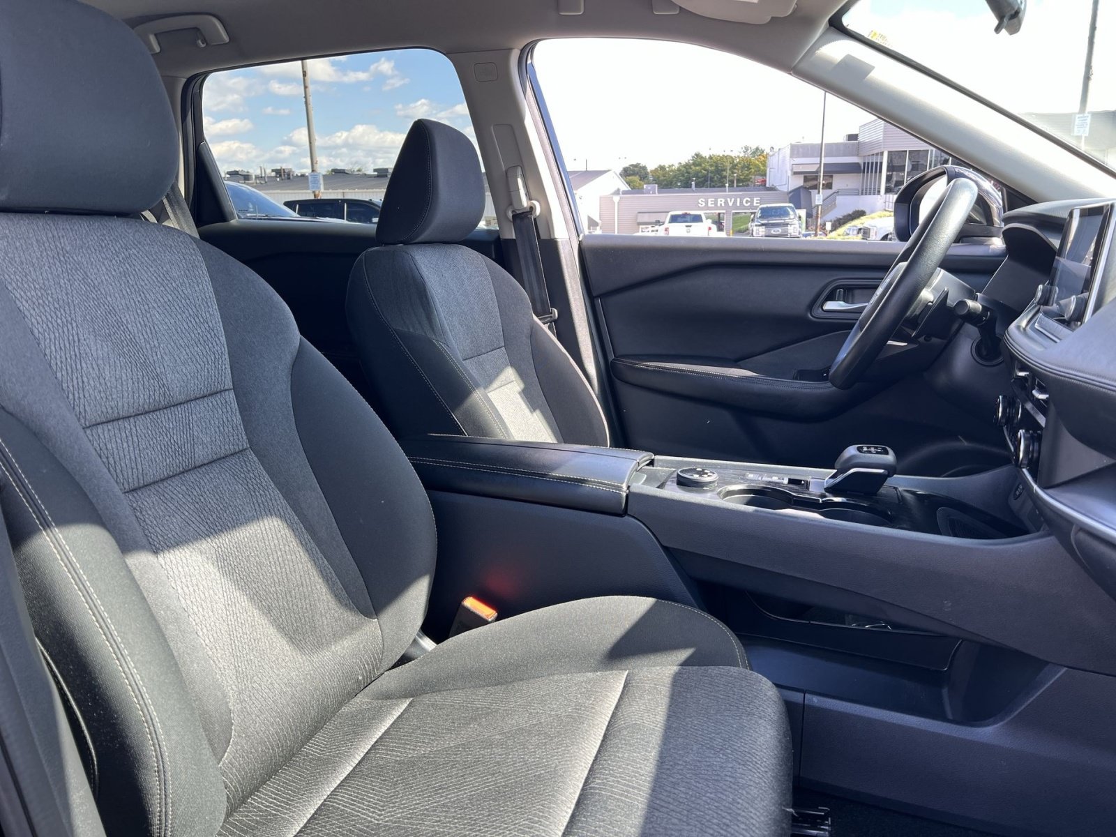 Used 2024 Nissan Rogue SV AWD/4WD image 25