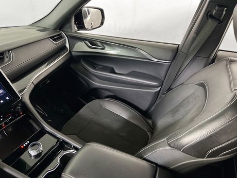 Used 2023 Jeep Grand Cherokee Altitude image 23