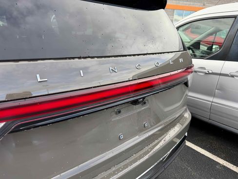 Used 2025 Lincoln Aviator Reserve w/ Equipment Group 201A image 12