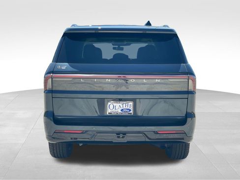 New 2026 Lincoln Navigator Reserve w/ Jet Appearance Package AWD/4WD image 4