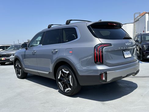 Used 2025 Kia Telluride EX FWD image 4