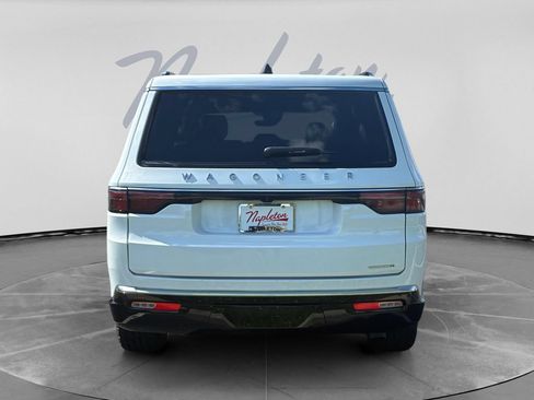 Used 2024 Jeep Wagoneer L Series II w/ Flexible Seating Group AWD/4WD image 7