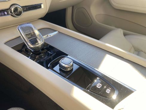 Certified 2023 Volvo XC60 B5 Ultimate w/ Climate Package image 31