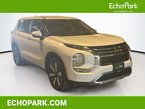 Used 2025 Mitsubishi Outlander SE AWD/4WD image 1