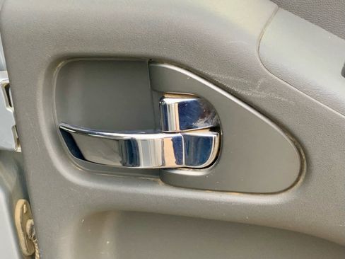 Used 2012 Nissan Frontier SV image 46