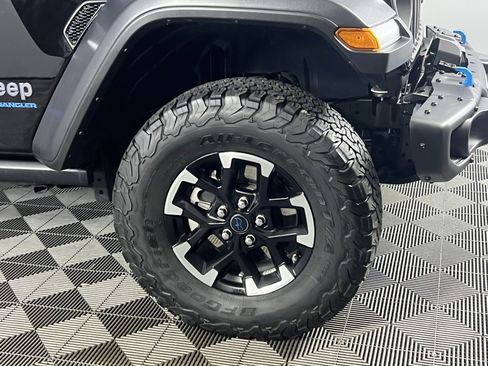 Used 2024 Jeep Wrangler Unlimited Rubicon 4xe w/ Capability Package image 12