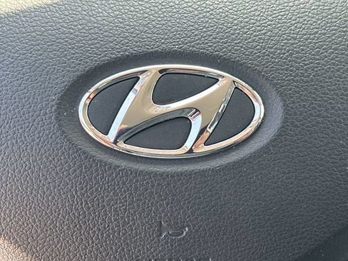 Used 2024 Hyundai Venue Limited FWD image 22