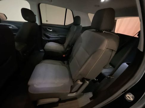 Used 2021 Chevrolet Traverse LT image 22