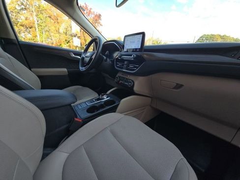 Used 2020 Ford Escape Titanium image 21