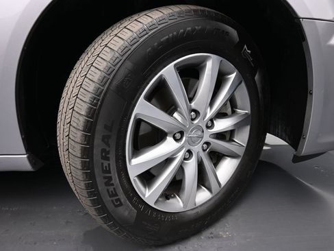 Used 2014 Chrysler Town & Country Touring-L FWD image 36