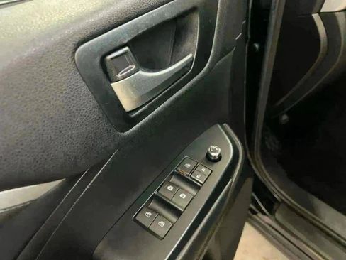 Used 2018 Toyota Highlander SE image 16