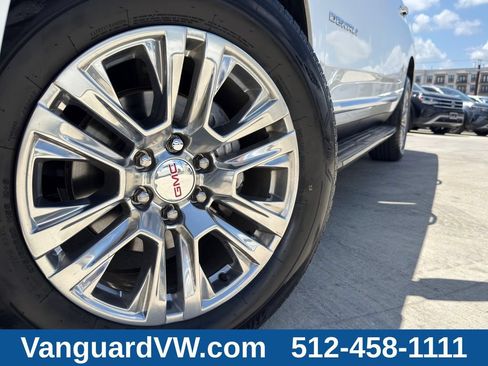 Used 2022 GMC Yukon XL Denali AWD/4WD image 3