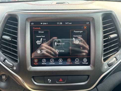 Used 2019 Jeep Cherokee Trailhawk w/ Cold Weather Group AWD/4WD image 18