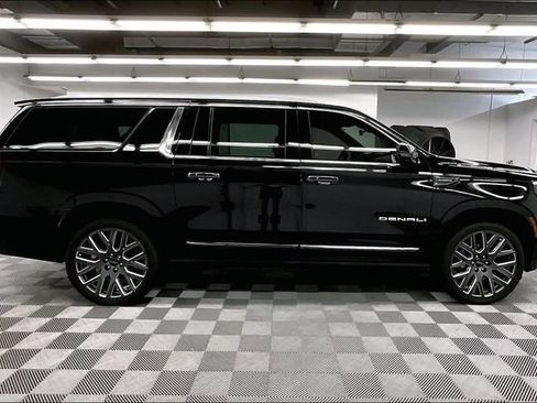 Used 2025 GMC Yukon XL Denali Ultimate AWD/4WD image 15